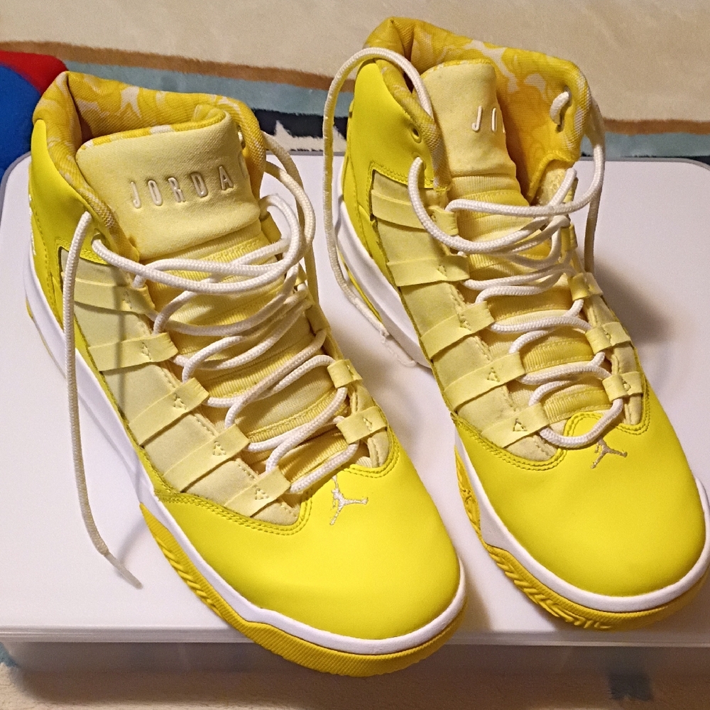 Nike Yellow Athletic Shoes - Picture 1 of 11